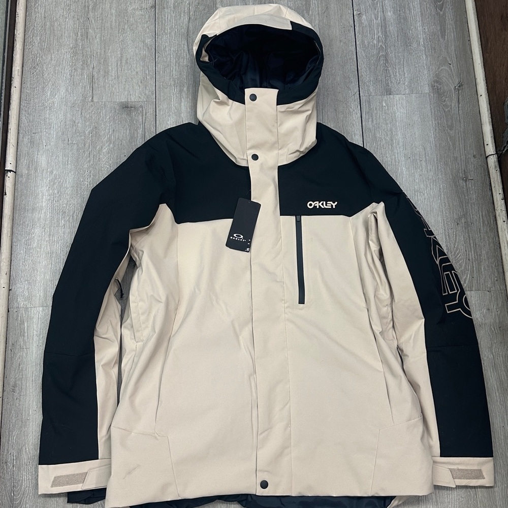 Oakley Men's Black and Cream Ski Jacket - Picture 8 of 14